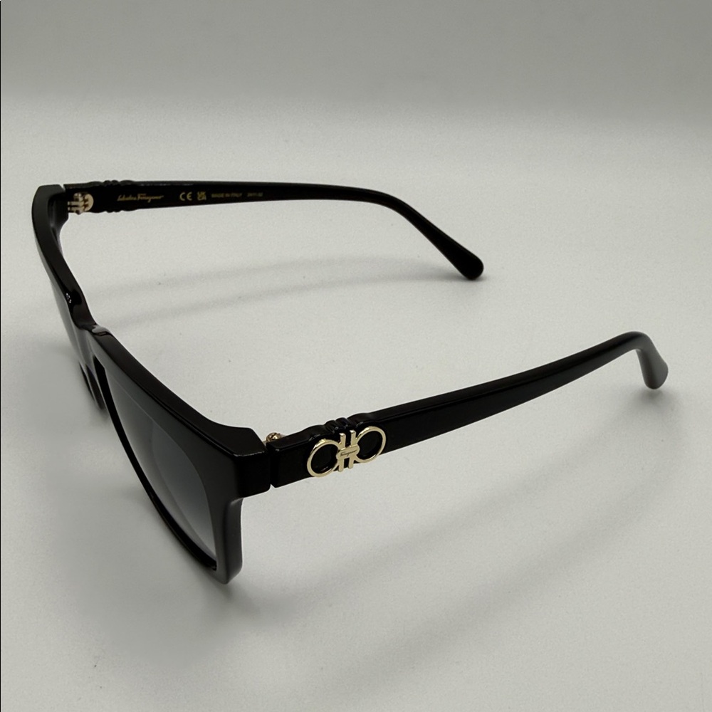 Ferragamo Grey Gradient Rectangular Sunglasses NWT - image 4